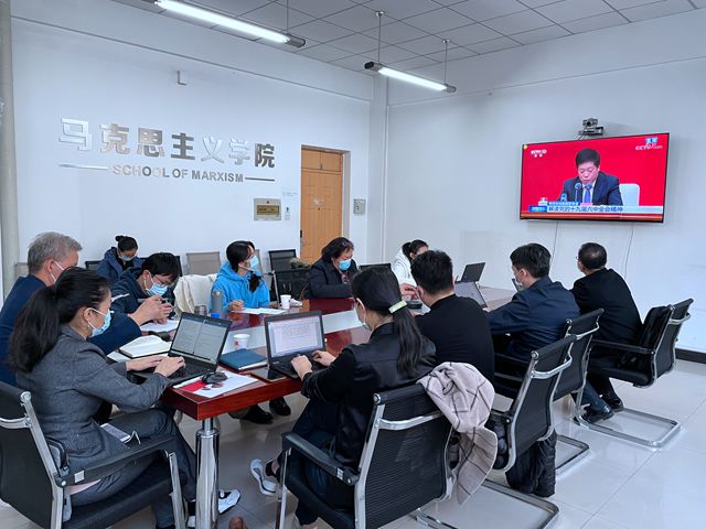 2026世界杯足球官网观看十九届六中全会新闻发布会-中关村教工会场1_副本.jpg